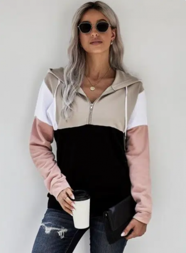 Hoodie dengan kombinasi dua warna kontras